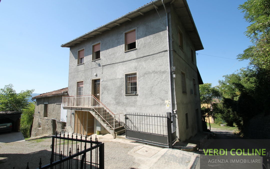 Casa bifamiliare, rustico e giardino privato.